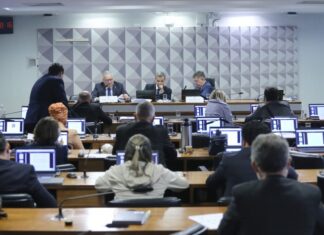 Projeto extingue margem de cartão de crédito em empréstimo consignado do INSS