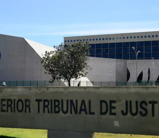 STJ condena ministro Marco Buzzi a perda de cargo por crimes sexuais