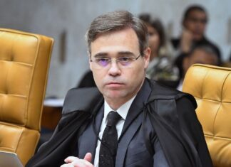 Mendonça volta a suspender multas sobre saúde mental no trabalho