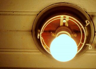 Projeto prevê inclusão automática de aposentados de baixa renda na Tarifa Social de Energia Elétrica
