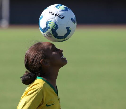 Lei torna futebol feminino prioridade na política de esporte