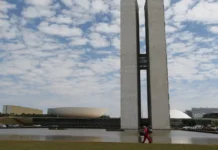 Presidente do Senado marca para terça votação do fim da escala 6×1
