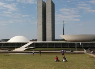 Calendário especial pode acelerar votação da PEC do fim da escala 6×1