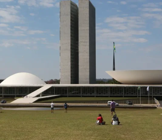 Calendário especial pode acelerar votação da PEC do fim da escala 6×1